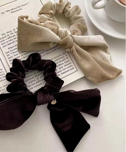 ammy.（エイミードット）の「【 ammy. / エイミードット 】 フレンチ ベロア リボン シュシュ（シュシュ・レディース・シャンパン/ダークブラウン/ブラック/ライトベージュ/チョコ/ブラウン/ダークパープル/ワインレッド・FREE）」の4枚目の写真