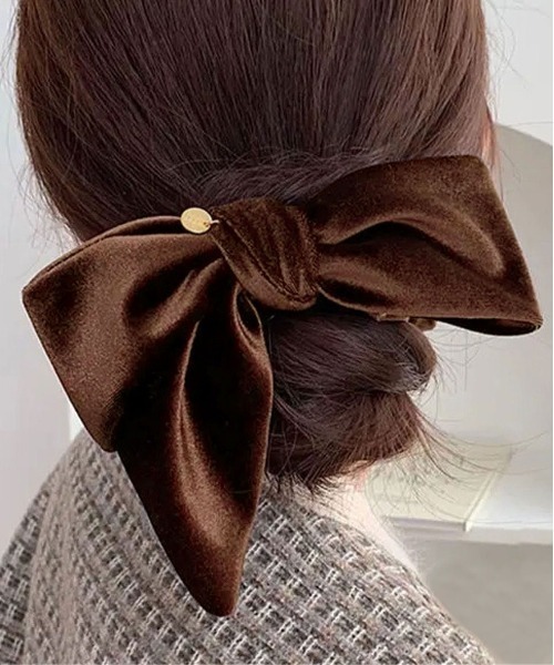 ammy.（エイミードット）の「【 ammy. / エイミードット 】 フレンチ ベロア リボン シュシュ（シュシュ・レディース・シャンパン/ダークブラウン/ブラック/ライトベージュ/チョコ/ブラウン/ダークパープル/ワインレッド・FREE）」の3枚目の写真