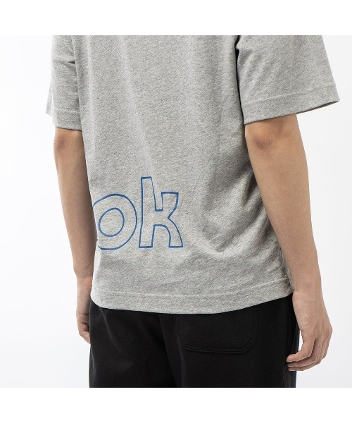 Reebok(リーボック)の「グラフィック ショートスリーブ Tシャツ / RI GRAPHIC SHORT SLEEVE TEE(Tシャツ/カットソー・メンズ・ヘザーグレー/マルーン/ブラック・X-SMALL/MEDIUM/X-LARGE/LARGE/XX-LARGE/SMALL)」の9枚目の写真