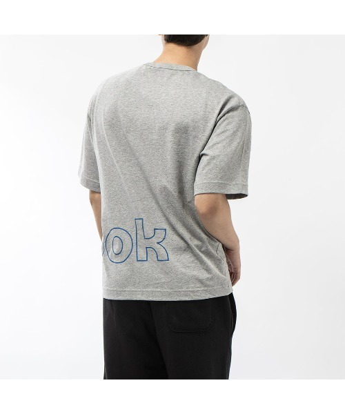 Reebok(リーボック)の「グラフィック ショートスリーブ Tシャツ / RI GRAPHIC SHORT SLEEVE TEE(Tシャツ/カットソー・メンズ・ヘザーグレー/マルーン/ブラック・X-SMALL/MEDIUM/X-LARGE/LARGE/XX-LARGE/SMALL)」の6枚目の写真