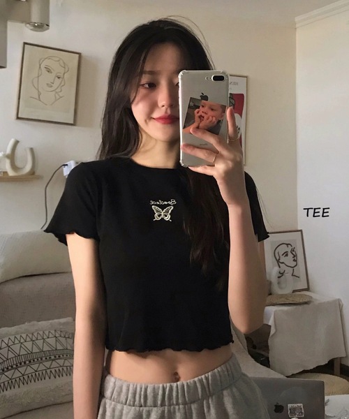 shopnikoniko(ショップニコニコ)の「バタフライ刺繍 トップス クロップド丈 チビTシャツ ショート丈(Tシャツ/カットソー・レディース・ホワイト/パープル/ピンク/ブラック・フリー)」の14枚目の写真