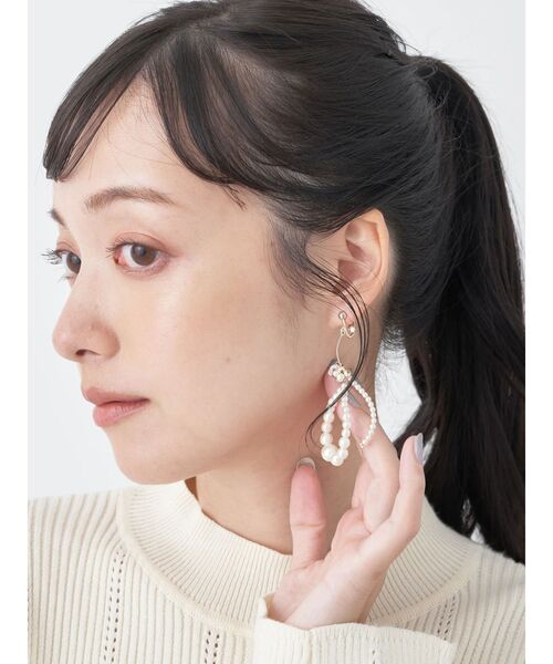 earth music&ecology（アースミュージックアンドエコロジー）の「ビーズドロップイヤリング（イヤリング・レディース・ブラック/アイボリー・FREE）」の8枚目の写真