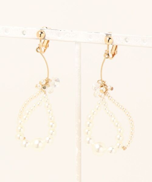 earth music&ecology（アースミュージックアンドエコロジー）の「ビーズドロップイヤリング（イヤリング・レディース・ブラック/アイボリー・FREE）」の3枚目の写真