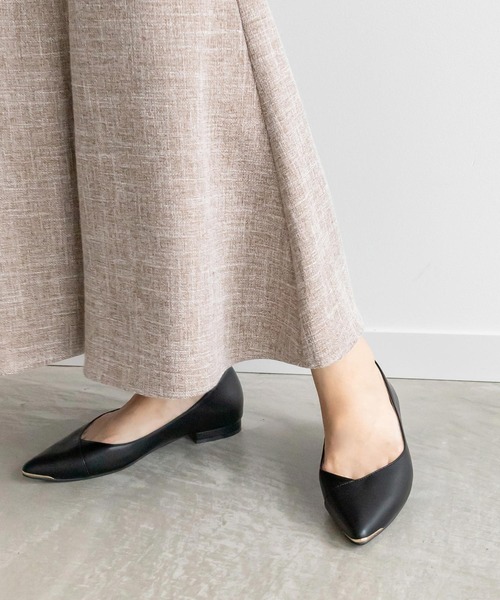 RANDA（ランダ）の「3E ゴールドパーツフラットパンプス（パンプス・レディース・ブラック/ベージュ/アイボリー/ピンク/グレー・23.5/24/23/22/22.5/24.5/25/25.5）」の3枚目の写真