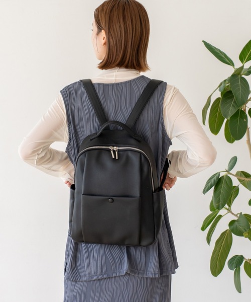 VitaFelice（ヴィータフェリーチェ）の「9ポケットバックパック