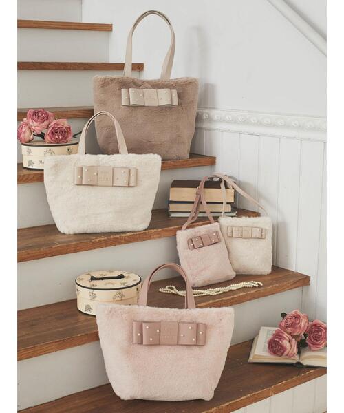 Maison de FLEUR（メゾンドフルール）の「パールリボンファーショルダーバッグ（ショルダーバッグ・レディース・ピンク/アイボリー/グレイッシュベージュ・FREE）」の14枚目の写真