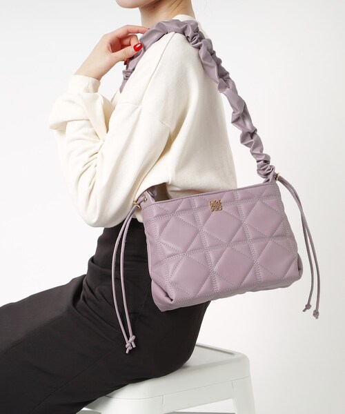 Ober Tashe(オーバータッシェ)の「ロゴプレート付き キルティング2WAYショルダーバッグ(ショルダーバッグ・レディース・パープル系/ベージュ/ブラック・FREE)」の3枚目の写真
