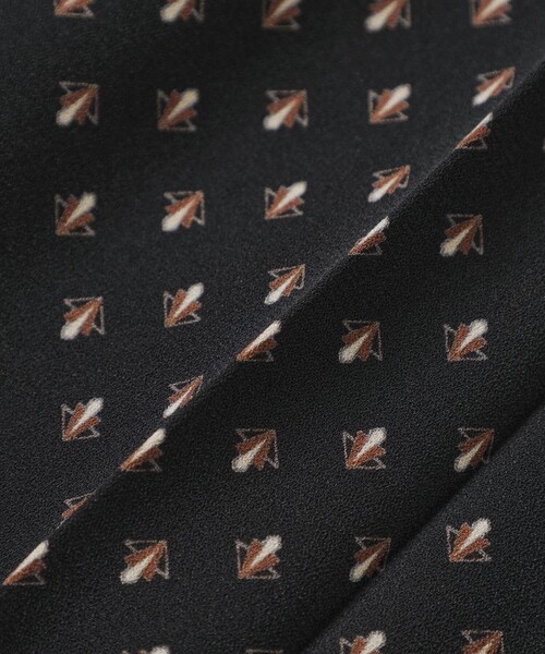 MACKINTOSH LONDON（マッキントッシュ ロンドン）の「【婦人画報掲載】ジオメトリックドットプリントスカート（スカート・レディース・ブラック/オフホワイト・36/38）」の10枚目の写真