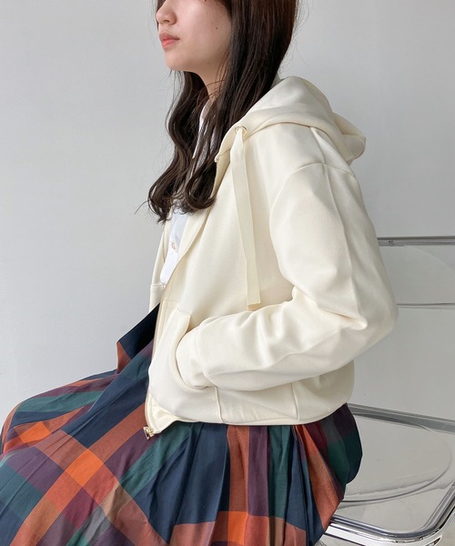 AS KNOW AS plus(アズノゥアズプラス)の「◎スフレダンボールジップパーカー セットアップ対応アイテム(パーカー・レディース・アイボリー/ネイビー/チャコールグレー/グレイッシュベージュ/杢グレー/ブラウン・FREE)」の11枚目の写真