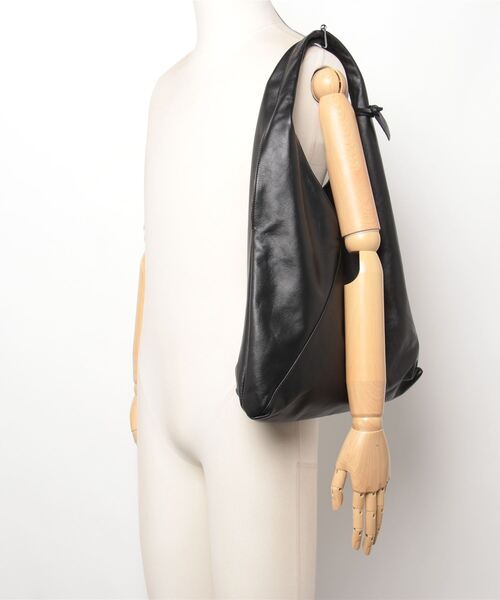 MAISON mou（メゾンムー）の「【ARUTEMIKA/アルテミカ】トライアングルマルシェバッグ（トートバッグ・レディース・ブラック・FREE）」の3枚目の写真