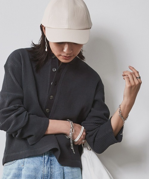 CHIC STYLE(シックスタイル)の「<大きいサイズ>綿100%ワッフルヘンリーネッククロップド丈カットソー シックスタイル(Tシャツ/カットソー・レディース・ネイビー/アイボリー・5L/4L/3L/LL/L)」の2枚目の写真