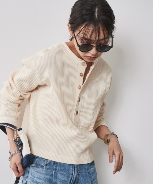 CHIC STYLE(シックスタイル)の「<大きいサイズ>綿100%ワッフルヘンリーネッククロップド丈カットソー シックスタイル(Tシャツ/カットソー・レディース・ネイビー/アイボリー・5L/4L/3L/LL/L)」の1枚目の写真