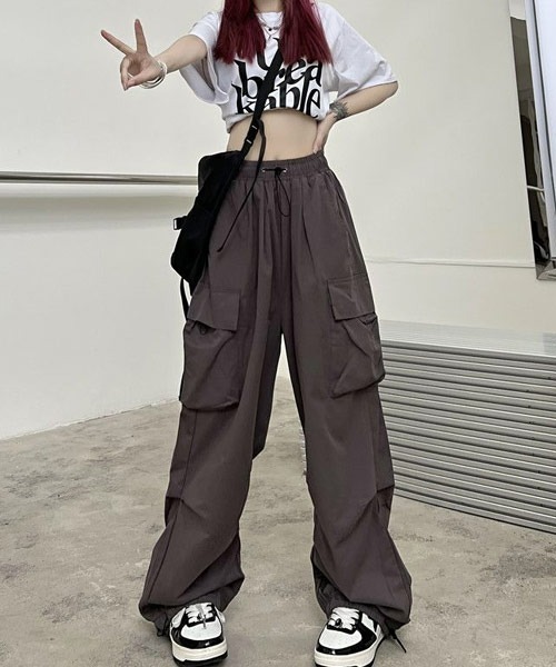 Mayree(メイリー)の「【Mayree】スーパーワイド カーゴパンツ(カーゴパンツ・レディース・ブラック/オリーブ/グレー・SMALL/MEDIUM/LARGE/X-LARGE)」の2枚目の写真