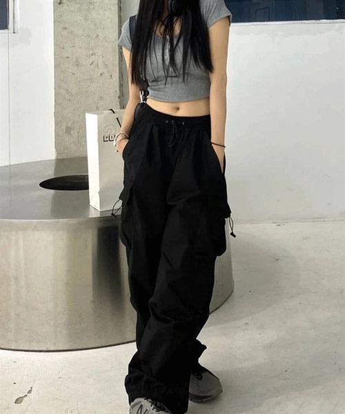 Mayree(メイリー)の「【Mayree】スーパーワイド カーゴパンツ(カーゴパンツ・レディース・ブラック/オリーブ/グレー・SMALL/MEDIUM/LARGE/X-LARGE)」の9枚目の写真