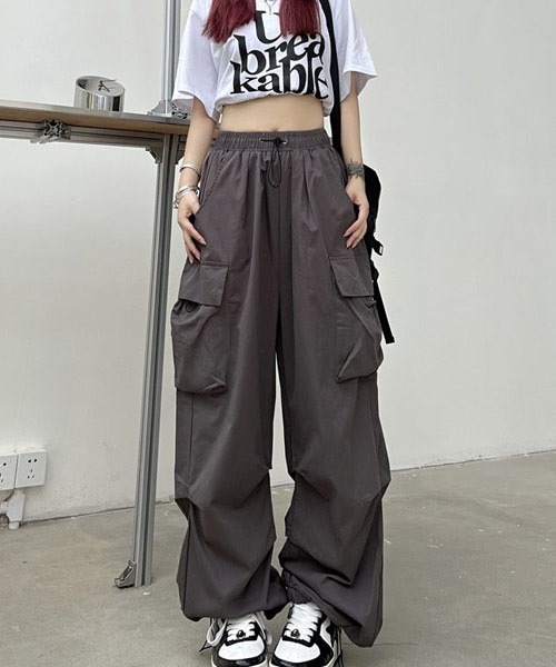 Mayree(メイリー)の「【Mayree】スーパーワイド カーゴパンツ(カーゴパンツ・レディース・ブラック/オリーブ/グレー・SMALL/MEDIUM/LARGE/X-LARGE)」の4枚目の写真