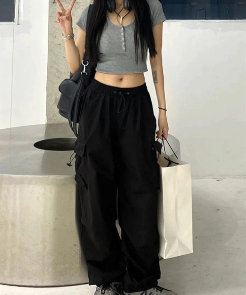Mayree(メイリー)の「【Mayree】スーパーワイド カーゴパンツ(カーゴパンツ・レディース・ブラック/オリーブ/グレー・SMALL/MEDIUM/LARGE/X-LARGE)」の13枚目の写真