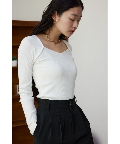 AZUL by moussy(アズールバイマウジー)の「ダイヤネック長袖リブトップス(Tシャツ/カットソー・レディース・ブラック/グレー/オフホワイト・SMALL/MEDIUM)」の5枚目の写真