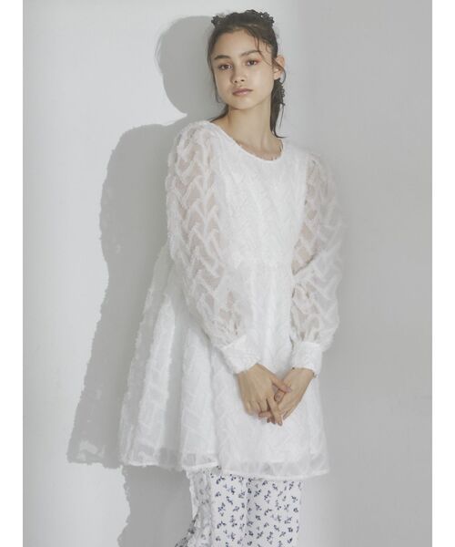 merry jenny（メリージェニー）の「fluffyパフスリーブミニワンピース（ワンピース・レディース・ピンク/オフホワイト・FREE）」の6枚目の写真