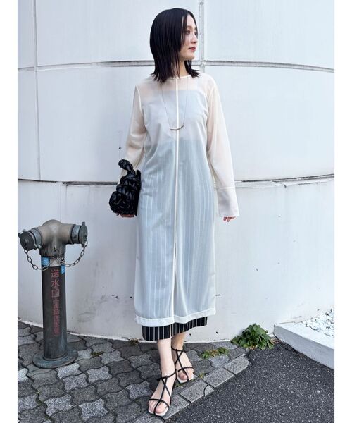 LAGUNAMOON（ラグナムーン）の「シアーロングスリットプルオーバー（Tシャツ/カットソー・レディース・ブラック/ホワイト・FREE）」の4枚目の写真