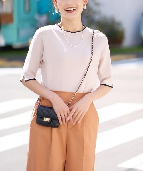 a.v.v(アーヴェヴェ)の「【洗える/UVカット】クルーネックニット(ニット/セーター・レディース・ホワイト/ライトグレー/アイボリー/ブラック/ライトイエロー/ブルー/ベージュ/オレンジ/グリーン/レッド/ブラウン・40/38/36/42/34)」の4枚目の写真