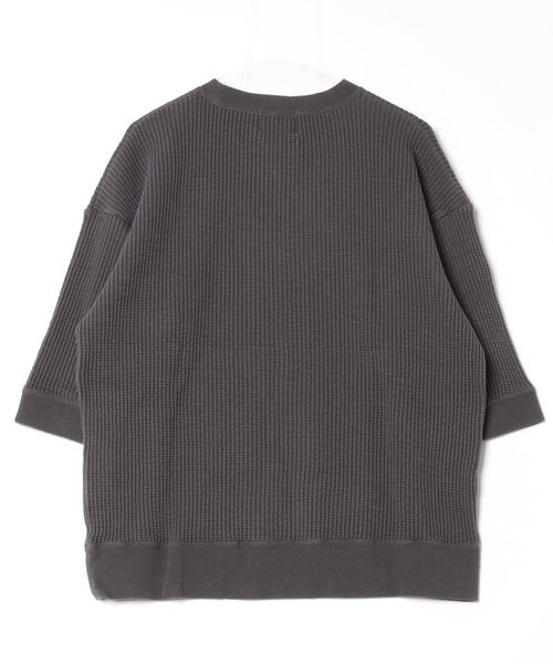 quadro(クオドロ)の「ビッグワッフル6分袖クルーネックプルオーバー(Tシャツ/カットソー・メンズ・キナリ/チャコール/グリーン・MEDIUM/LARGE)」の4枚目の写真