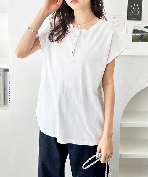 GeeRA（ジーラ）の「【S-XL展開】肌触りなめらか♪綿100％2wayヘンリーネックメニーボタンTシャツ（Tシャツ/カットソー・レディース・サンドグレー/オフホワイト/ブラック/その他・SMALL/MEDIUM/LARGE/X-LARGE）」の7枚目の写真