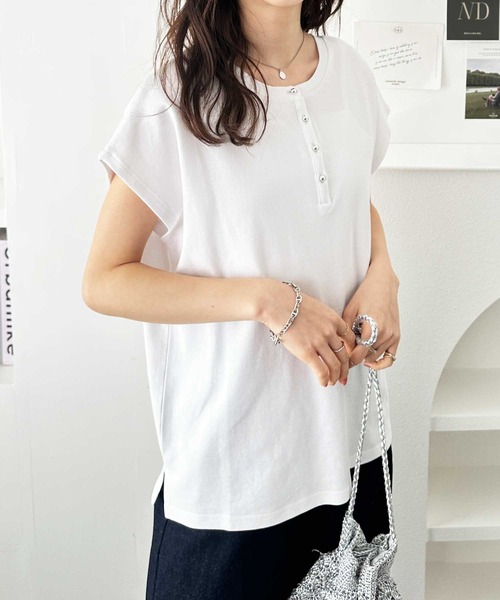 GeeRA（ジーラ）の「【S-XL展開】肌触りなめらか♪綿100％2wayヘンリーネックメニーボタンTシャツ（Tシャツ/カットソー・レディース・サンドグレー/オフホワイト/ブラック/その他・SMALL/MEDIUM/LARGE/X-LARGE）」の8枚目の写真
