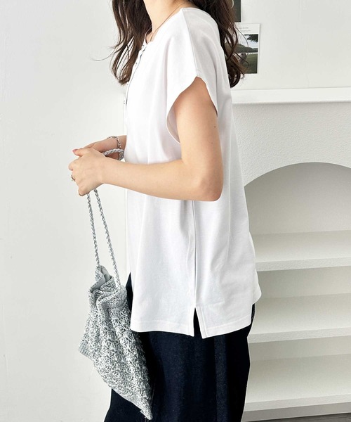 GeeRA（ジーラ）の「【S-XL展開】肌触りなめらか♪綿100％2wayヘンリーネックメニーボタンTシャツ（Tシャツ/カットソー・レディース・サンドグレー/オフホワイト/ブラック/その他・SMALL/MEDIUM/LARGE/X-LARGE）」の9枚目の写真