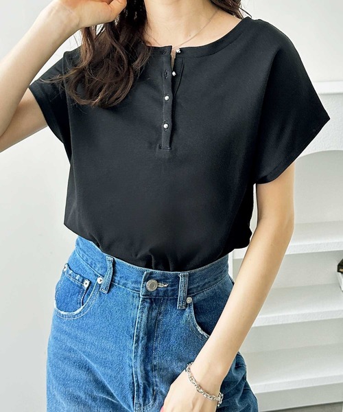 GeeRA（ジーラ）の「【S-XL展開】肌触りなめらか♪綿100％2wayヘンリーネックメニーボタンTシャツ（Tシャツ/カットソー・レディース・サンドグレー/オフホワイト/ブラック/その他・SMALL/MEDIUM/LARGE/X-LARGE）」の12枚目の写真