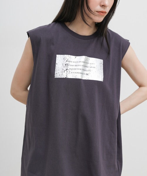 select MOCA(セレクトモカ)の「【選べる着丈】箔プリントノースリーブTシャツ(Tシャツ/カットソー・レディース・ホワイト×ゴールド/ホワイト×シルバー/ホワイト系その他/ブラック系その他/ブラック×シルバー/ブラック×ゴールド/ブラック系その他2/ホワイト系その他2・FREE/SMALL)」の21枚目の写真