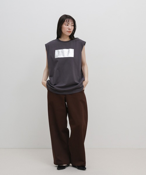 select MOCA（セレクトモカ）の「【選べる着丈】箔プリントノースリーブTシャツ（Tシャツ/カットソー・レディース・ホワイト×ゴールド/ホワイト×シルバー/ホワイト系その他/ブラック系その他/ブラック×シルバー/ブラック×ゴールド/ブラック系その他2/ホワイト系その他2・FREE/SMALL）」の10枚目の写真