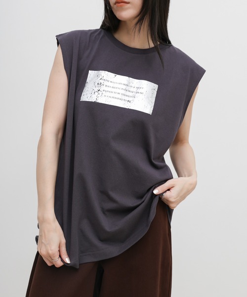 select MOCA(セレクトモカ)の「【選べる着丈】箔プリントノースリーブTシャツ(Tシャツ/カットソー・レディース・ホワイト×ゴールド/ホワイト×シルバー/ホワイト系その他/ブラック系その他/ブラック×シルバー/ブラック×ゴールド/ブラック系その他2/ホワイト系その他2・FREE/SMALL)」の19枚目の写真