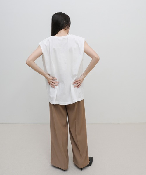 select MOCA（セレクトモカ）の「【選べる着丈】箔プリントノースリーブTシャツ（Tシャツ/カットソー・レディース・ホワイト×ゴールド/ホワイト×シルバー/ホワイト系その他/ブラック系その他/ブラック×シルバー/ブラック×ゴールド/ブラック系その他2/ホワイト系その他2・FREE/SMALL）」の19枚目の写真