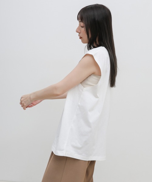 select MOCA（セレクトモカ）の「【選べる着丈】箔プリントノースリーブTシャツ（Tシャツ/カットソー・レディース・ホワイト×ゴールド/ホワイト×シルバー/ホワイト系その他/ブラック系その他/ブラック×シルバー/ブラック×ゴールド/ブラック系その他2/ホワイト系その他2・FREE/SMALL）」の20枚目の写真