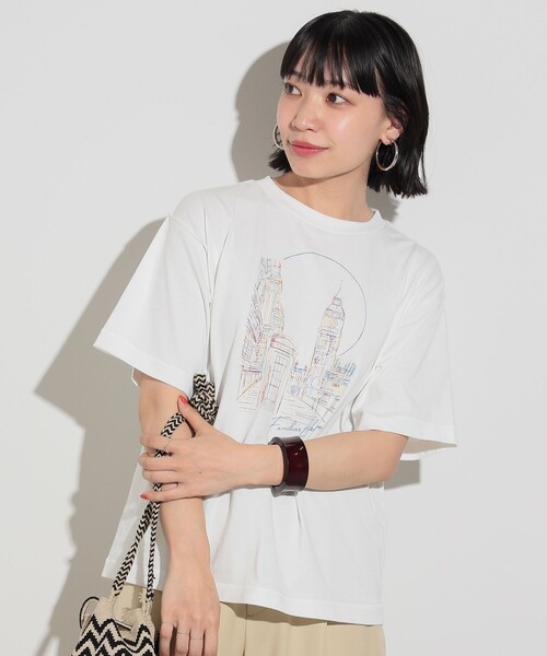 BEAMS HEART(ビームスハート)の「BEAMS HEART / カラフルプリントTシャツ(Tシャツ/カットソー・レディース・ブラック系その他4/オフホワイト/ブルー・FREE)」の2枚目の写真