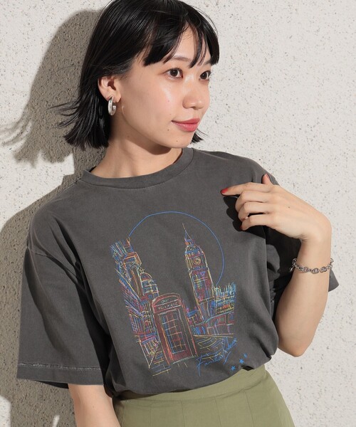 BEAMS HEART(ビームスハート)の「BEAMS HEART / カラフルプリントTシャツ(Tシャツ/カットソー・レディース・ブラック系その他4/オフホワイト/ブルー・FREE)」の3枚目の写真