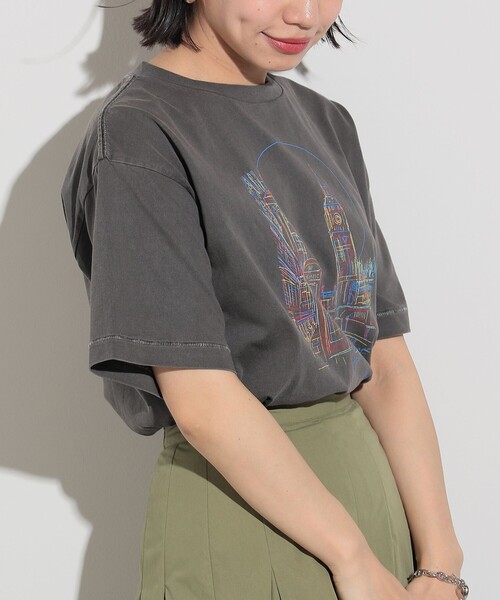 BEAMS HEART(ビームスハート)の「BEAMS HEART / カラフルプリントTシャツ(Tシャツ/カットソー・レディース・ブラック系その他4/オフホワイト/ブルー・FREE)」の10枚目の写真
