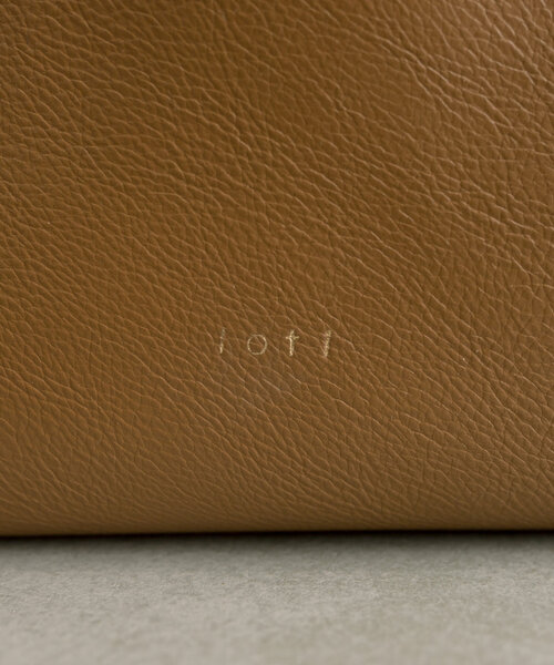 loti（ロティ）の「loti ポーチ付きワンハンドル2WAYBAG（トートバッグ・レディース・ブラック/アイボリー/ブラウン・ONE SIZE）」の5枚目の写真