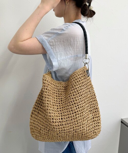 fredy emue(フレディエミュ)の「ラメ混編みハンドルバッグ(かごバッグ・レディース・ベージュ/ブラウン・FREE)」の2枚目の写真