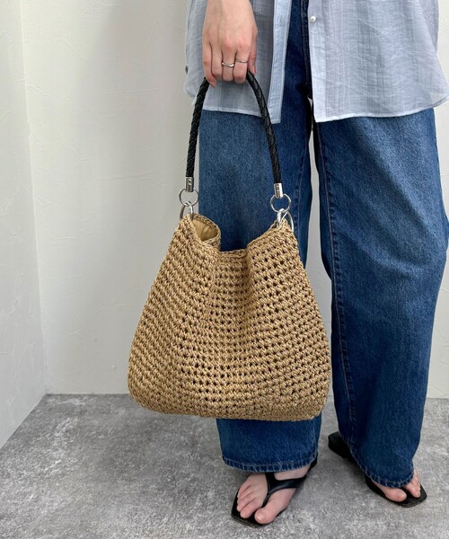 fredy emue(フレディエミュ)の「ラメ混編みハンドルバッグ(かごバッグ・レディース・ベージュ/ブラウン・FREE)」の6枚目の写真