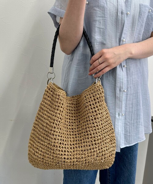 fredy emue(フレディエミュ)の「ラメ混編みハンドルバッグ(かごバッグ・レディース・ベージュ/ブラウン・FREE)」の7枚目の写真