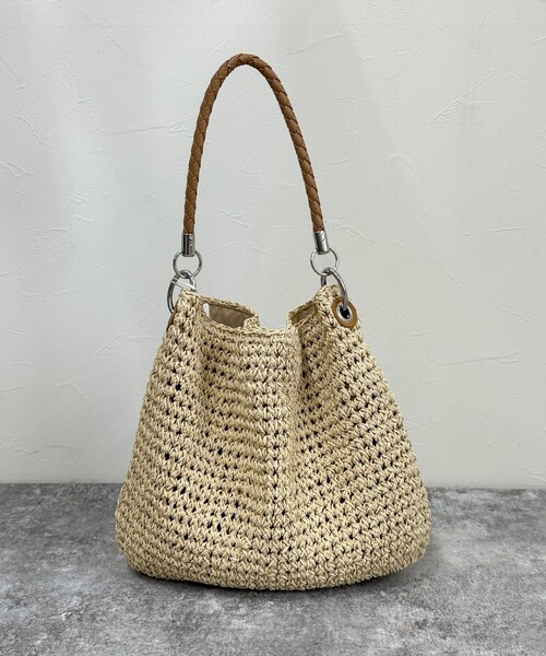 fredy emue(フレディエミュ)の「ラメ混編みハンドルバッグ(かごバッグ・レディース・ベージュ/ブラウン・FREE)」の9枚目の写真