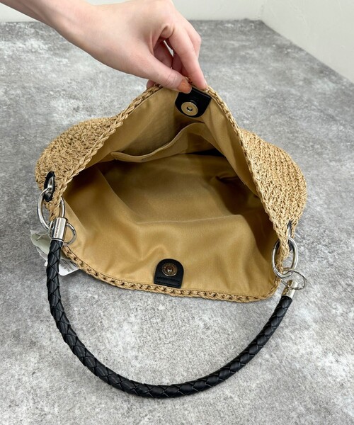 fredy emue(フレディエミュ)の「ラメ混編みハンドルバッグ(かごバッグ・レディース・ベージュ/ブラウン・FREE)」の15枚目の写真