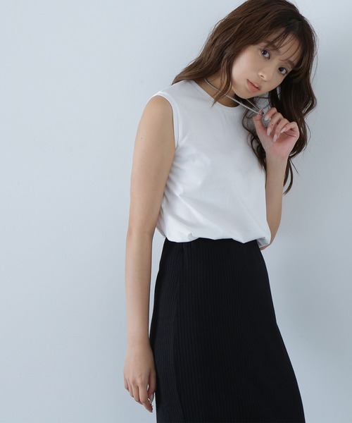 NATURAL BEAUTY BASIC(ナチュラルビューティーベーシック)の「◇メタルプレートノースリーブカットソー(Tシャツ/カットソー・レディース・チャコールグレー/オフホワイト/ブラック・FREE)」の2枚目の写真