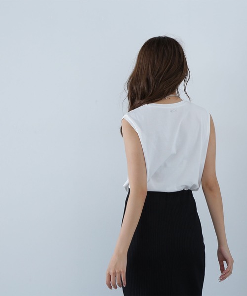 NATURAL BEAUTY BASIC(ナチュラルビューティーベーシック)の「◇メタルプレートノースリーブカットソー(Tシャツ/カットソー・レディース・チャコールグレー/オフホワイト/ブラック・FREE)」の14枚目の写真