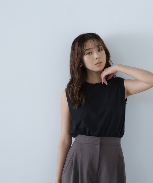 NATURAL BEAUTY BASIC(ナチュラルビューティーベーシック)の「◇メタルプレートノースリーブカットソー(Tシャツ/カットソー・レディース・チャコールグレー/オフホワイト/ブラック・FREE)」の20枚目の写真