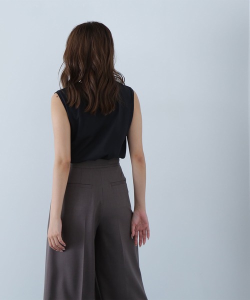 NATURAL BEAUTY BASIC(ナチュラルビューティーベーシック)の「◇メタルプレートノースリーブカットソー(Tシャツ/カットソー・レディース・チャコールグレー/オフホワイト/ブラック・FREE)」の22枚目の写真