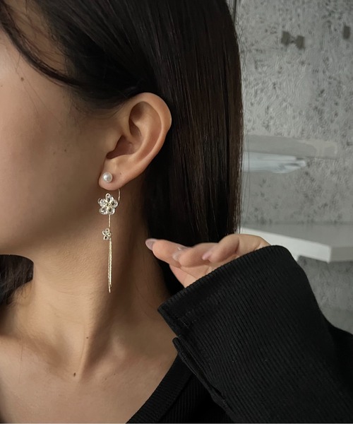 Burner(バーナー)の「【CHI SELECT】フラワーモチーフ ロングピアス chi-pierce-00492 N【GBT】(ピアス(両耳用)・レディース・ゴールド/シルバー・FREE)」の1枚目の写真