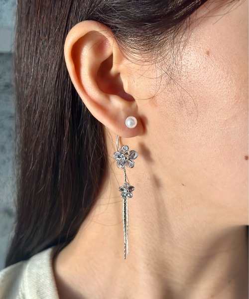 Burner(バーナー)の「【CHI SELECT】フラワーモチーフ ロングピアス chi-pierce-00492 N【GBT】(ピアス(両耳用)・レディース・ゴールド/シルバー・FREE)」の6枚目の写真