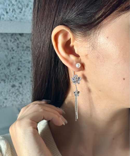 Burner(バーナー)の「【CHI SELECT】フラワーモチーフ ロングピアス chi-pierce-00492 N【GBT】(ピアス(両耳用)・レディース・ゴールド/シルバー・FREE)」の7枚目の写真